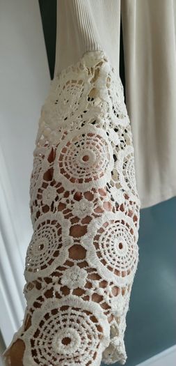 Unbranded beige top with crochet style sleeves Sz M (Fit 10-12 UK)