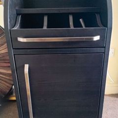 Cutlery furniture station, one wing door, one drawer, base.