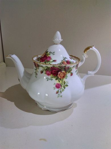 Royal Albert Old Country Roses Large Tea Pot, 1300 ml