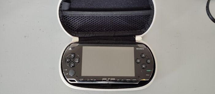 Psp 1004 MODDED 64gb 40 psp games on unit Original Battery