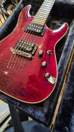 Schecter Extreme Omen6  guitar immaculate