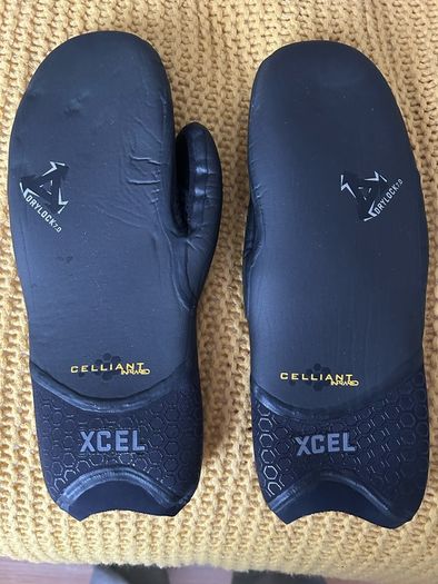 Xcell Drylock Wetsuit Mittens NEW Size M