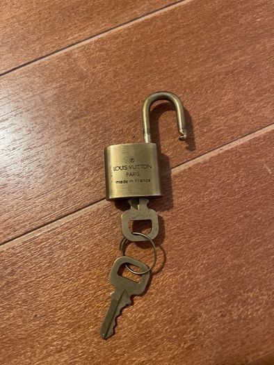 Genuine Louis Vuitton Lock Padlock Vintage Gold Brass with the two Key Fully Working