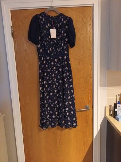 Savida Gia Floral Dress.   S.XS- 8.    B.N.W.T