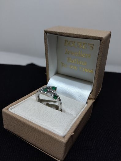 18ct white gold diamond and emerald dress ring
