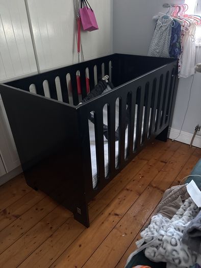 baby cot