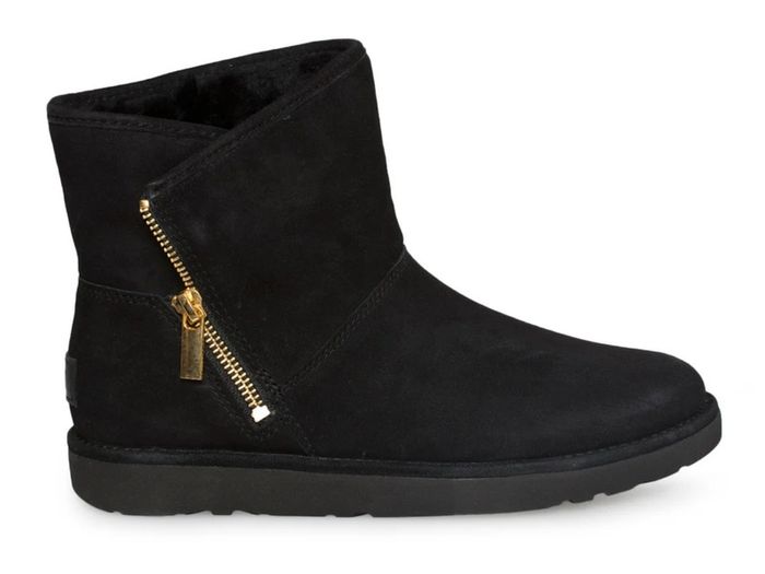 uggs Genuine brand new in their box never worn unwanted gift cost over 200 will sell for 110 euro