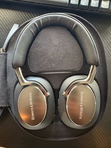 Bowers & Wilkins PX8