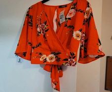 bnwt floral quiz top