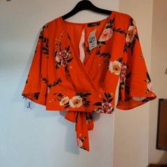 bnwt floral quiz top