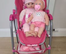 Doll's highchair, 2 dolls + accessories