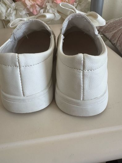 Girls trainers