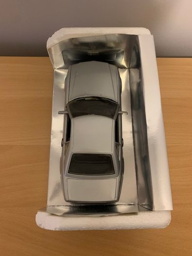 Mercedes 500 SL 32 Coupe 1/18 Revell Metal Model Car