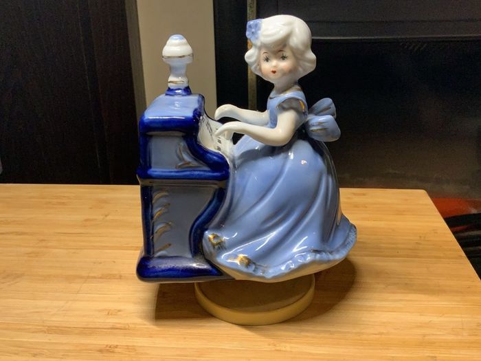 Figurines