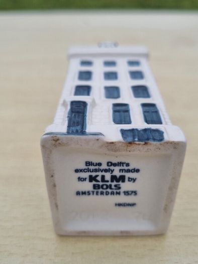 KLM House 74, a miniature house made of Delft Blue ceramic