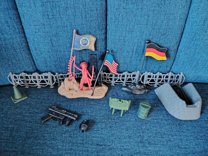 Army Toys- Soldiers and Military Vehicles