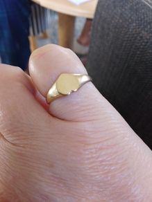 9 CT signet ring