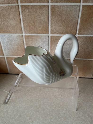 Vintage Royal Tara " Irish Blossom " Swan Choir Boy & Vase