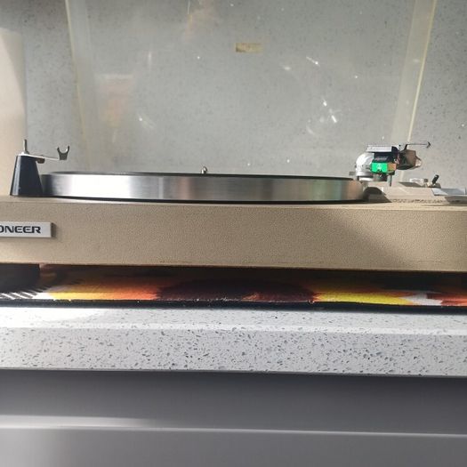 Vintage Pioneer from the golden era 1970s Pioneer PL-514 Auto-Return Turntable