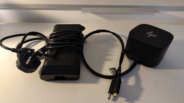 3 HP Z24i 24inch IPS Monitors and HP Thunderbolt Dock G2 Full Desk Setup