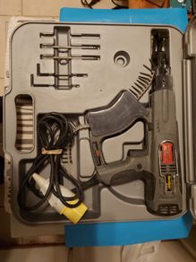 SENCO DS200-AC Duraspin Screw Fastening System in case and in excellent condition, with manuals