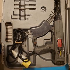 SENCO DS200-AC Duraspin Screw Fastening System in case and in excellent condition, with manuals