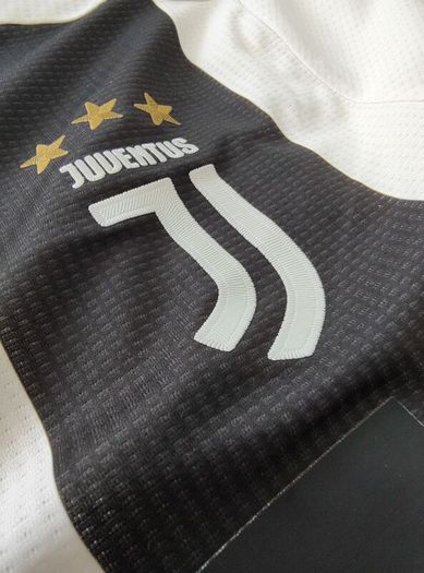 Juventus Player Fit 2018/19 Adidas Home Jersey size M