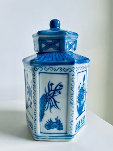 Vintage Blue and White Chinoiserie Porcelain Ginger Jar or Tea Caddy