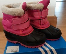 Girls pink snow boots