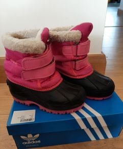 Girls pink snow boots