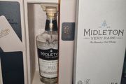 The bottle and packaging of the exclusive Irish whiskey Midleton Very Rare Vintage Release 2023.