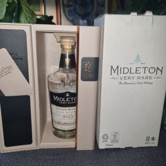 The bottle and packaging of the exclusive Irish whiskey Midleton Very Rare Vintage Release 2023.