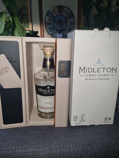 The bottle and packaging of the exclusive Irish whiskey Midleton Very Rare Vintage Release 2023.