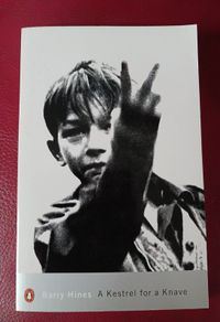 Barry Hines / A Kestral for a Knave / Penguin Classics 2000