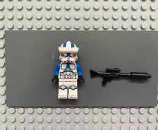 lego Star Wars sw1248 Clone Trooper Specialist, 501st Legion (Phase 2) minifigure- Blue Arms, Macrobinoculars, Nougat Head, Helmet with Holes