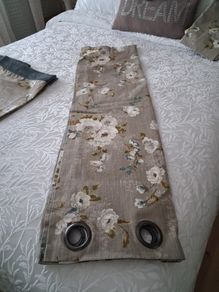 Curtins 2 pairs+one single curtin + 2 single bed runners to match