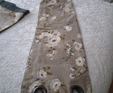 Curtins 2 pairs+one single curtin + 2 single bed runners to match