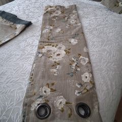 Curtins 2 pairs+one single curtin + 2 single bed runners to match