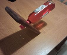 Wine bottle balance holder