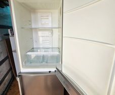 fridge / freezer 4 available