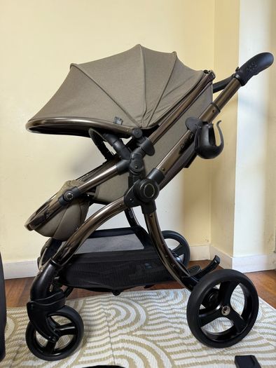 Full Egg 3 travel system Cybex car seat and isofix base