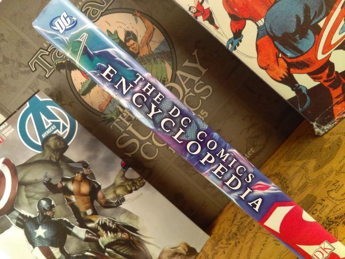 The DC Comics Encyclopedia ! The Definitive Guide To The Characters Of The DC Universe ! Beautiful Hardback !