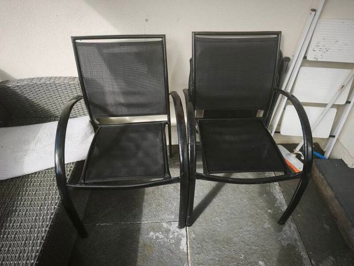 garden chairs and table