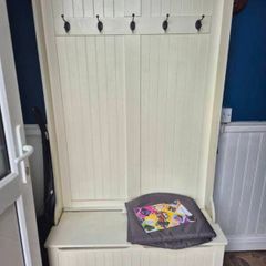 Coat hanger with storage