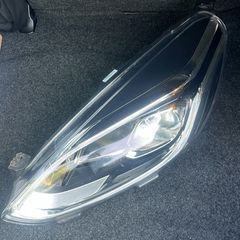 Near brand new ford fiesta 2018 front left headlight
