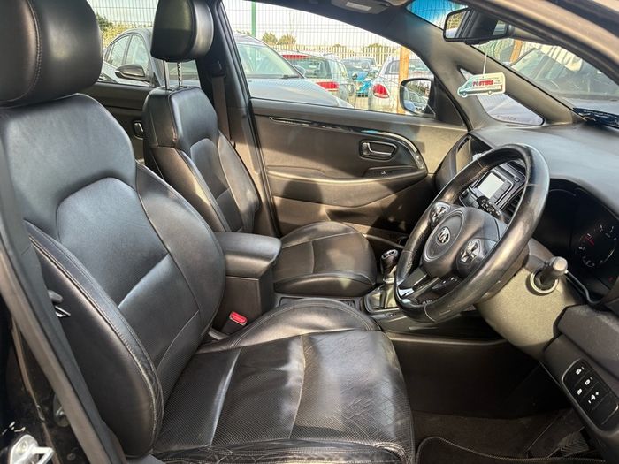 2014 Kia Carens Platinum 1.7L Diesel 7 Seater New NCT
