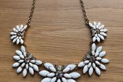 Necklace floral ivory cream