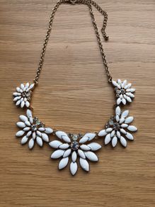 Necklace floral ivory cream