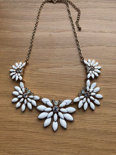 Necklace floral ivory cream