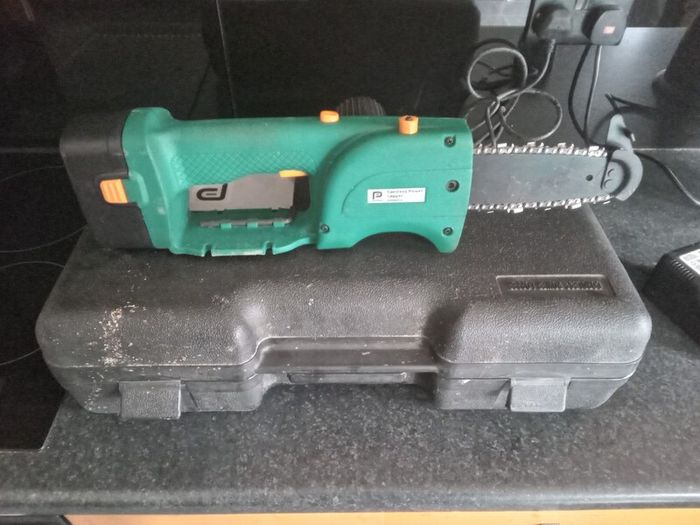 Performance 18 Volt Cordless Power Lopper